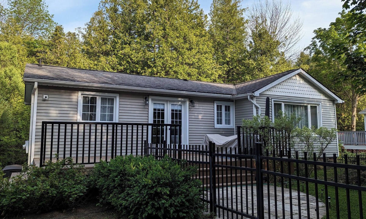 Port Elgin Cottage | 1 acre Beachside Cottage along the Shipley Trail
