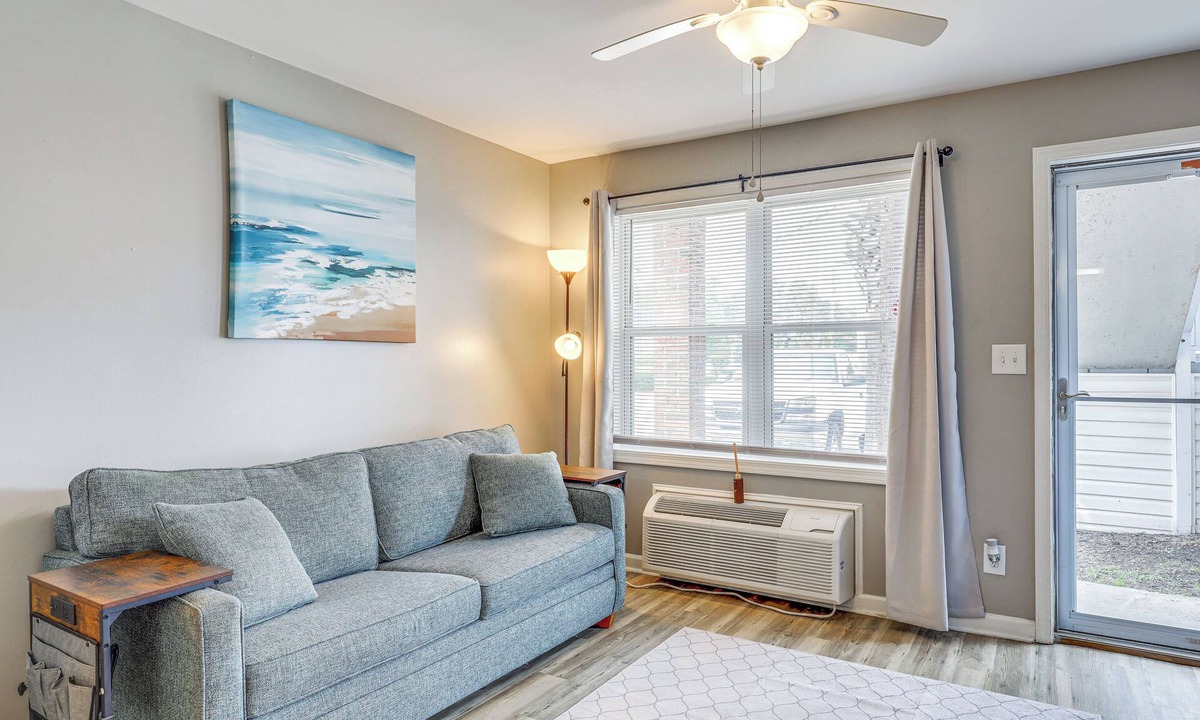 Crescent Beach Apartment | 1 Mi to North Myrtle Beach: Studio w/Pool Access