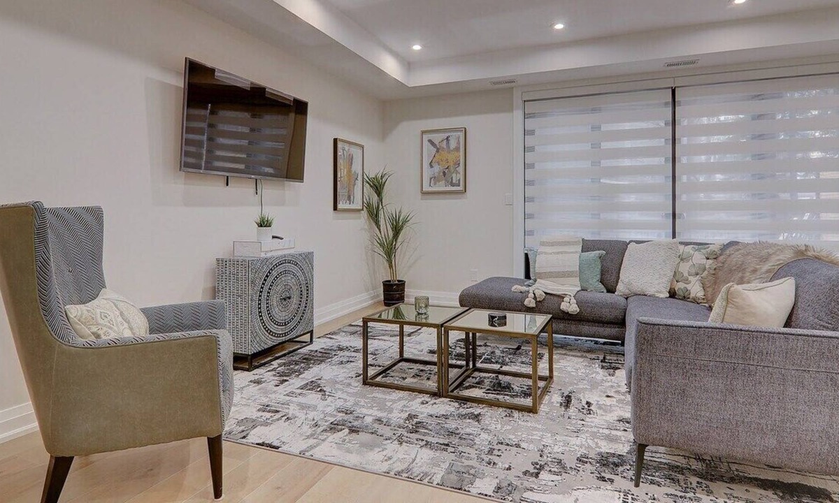 Midtown Toronto Apartment | 1000 sq ft of Luxury Living in The Annex