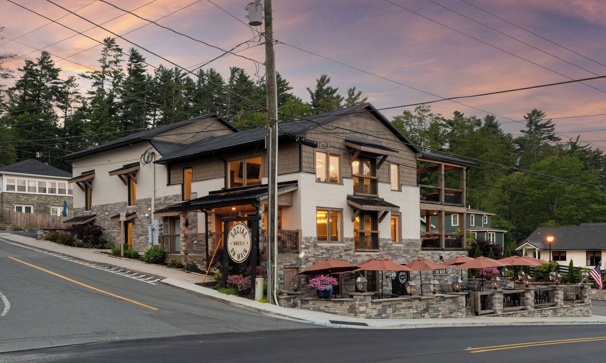 Blowing Rock House | 11 BR Luxury Home on Main Street in Downtown Blowing Rock + Hot Tub!
