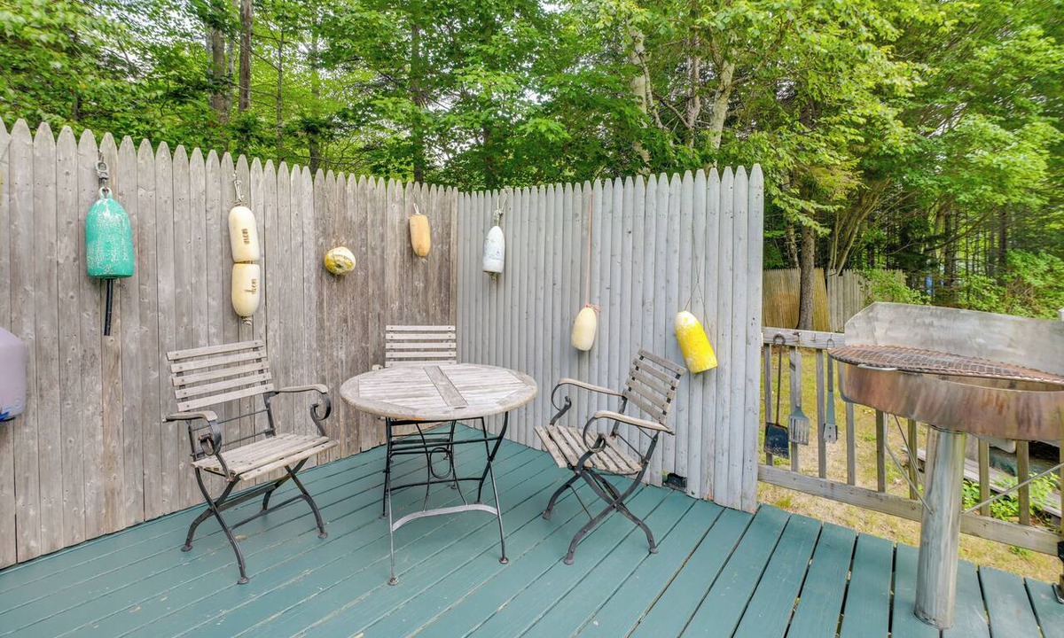 Trenton Cottage | 13 Mi to Acadia: Artistic Retreat in Nature