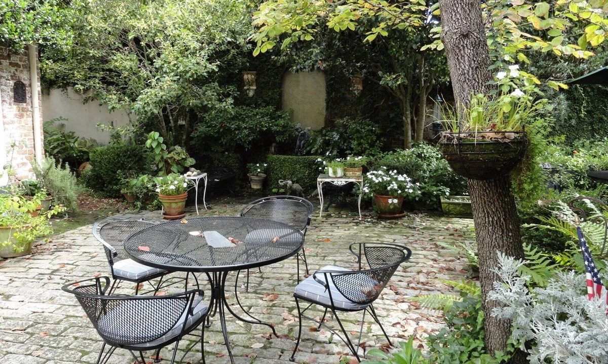 South of Broad Cottage | 2 Bedroom Cottage in the center of town! Free Parking and Private Courtyard!