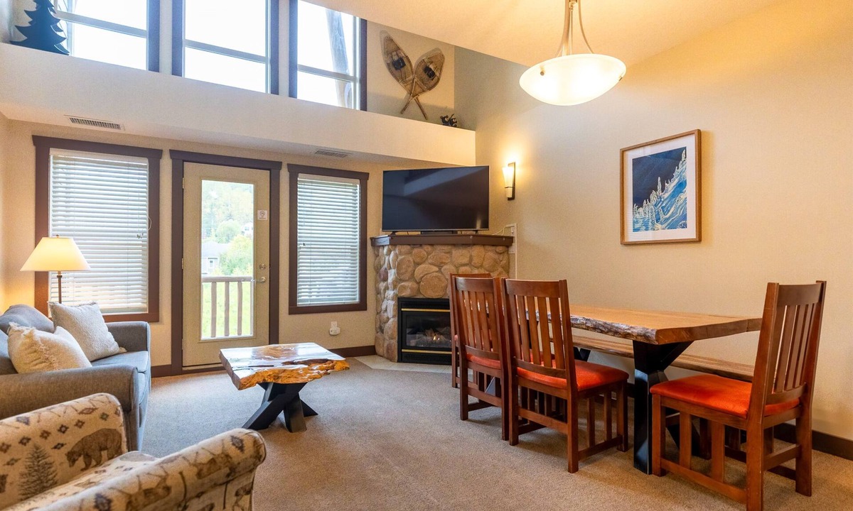 East Kootenay Condo | 2 Bedroom Plus Loft. Pool and A/C
