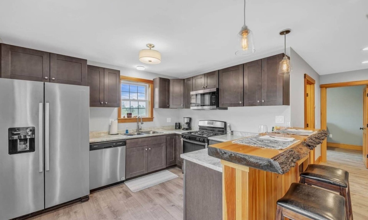 Trenton Apartment | 2 BR Renovated Bayside Apt Trenton! [Bayside Loft]