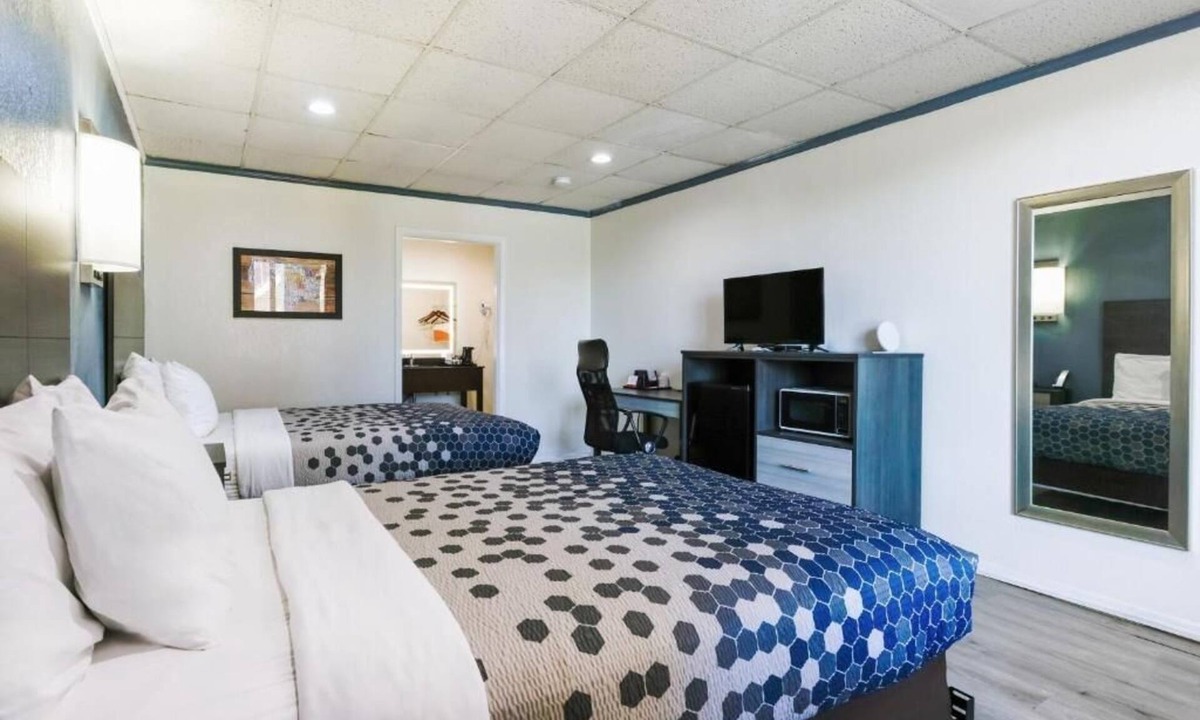 Wytheville Hotel | 2 Budget-Friendly Rooms Near US-52 & I-81 | Easy Access to Town & Dining