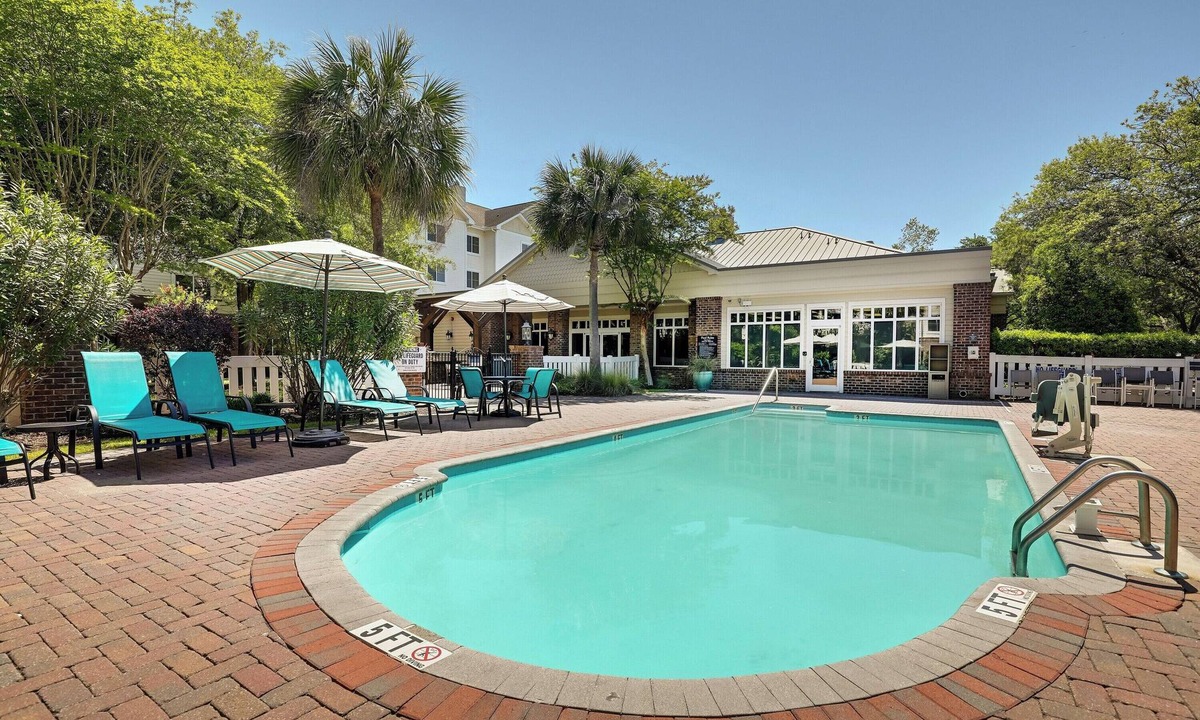 Mount Pleasant Hotel | 2 Homey Suites Perfect for Weekend Getaways – Near Mount Pleasant Attractions