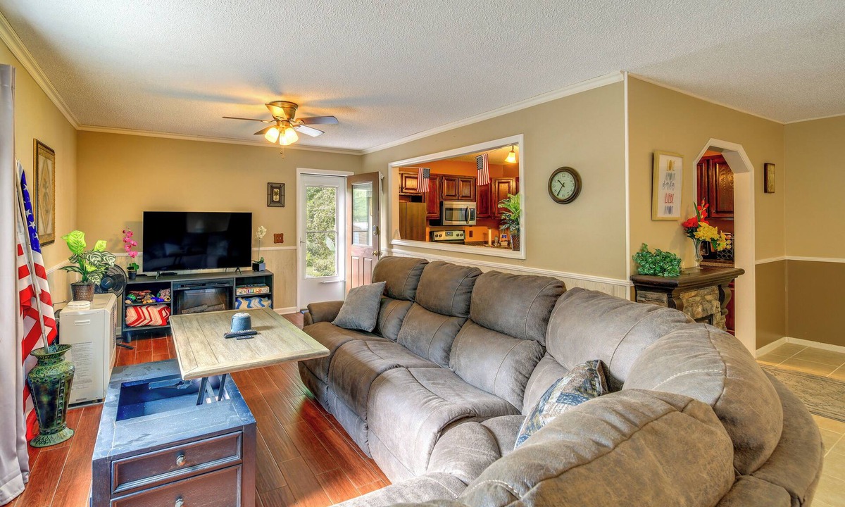 Sparta House | 2 Mi to Blue Ridge Pkwy! Mtn-View Sparta Retreat