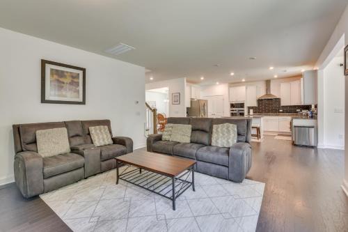 South Belmont House | 2 Mi to Historic Dtwn Belmont: Family Gem w/Patio