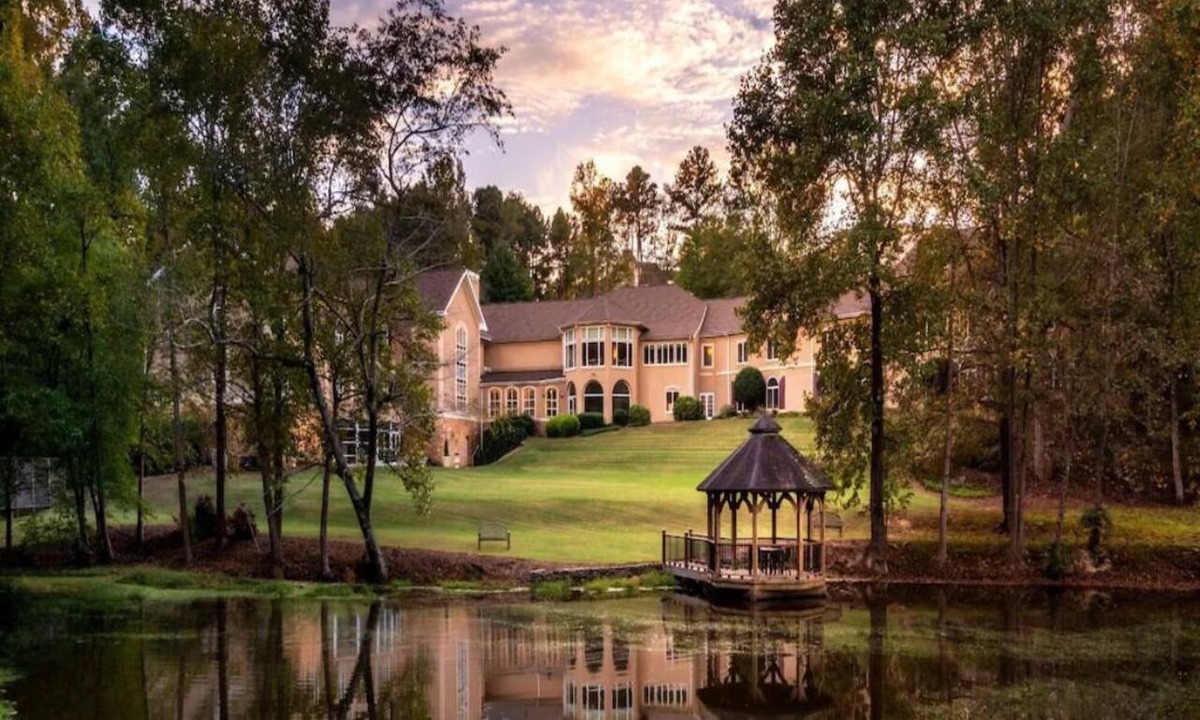 Braselton Hotel | 2 Room | Romantic Retreat: Discover Braselton’s Vineyards & Scenic Beauty