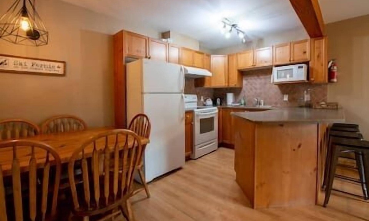 Fernie House | 2 Story Townhouse/Main Floor Deck/Loft