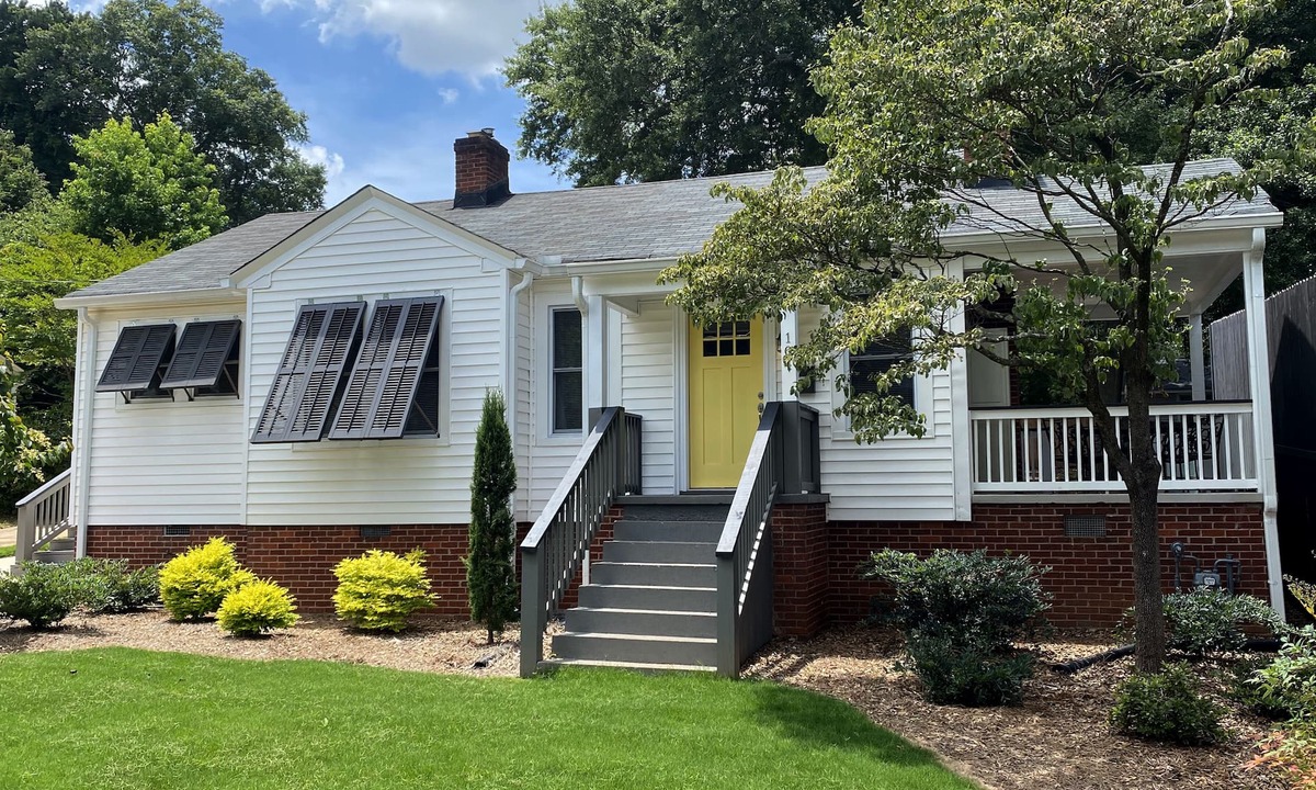 Greenville House | 2BR/1BA Sunny Bungalow 2Mi to Downtown Gvl