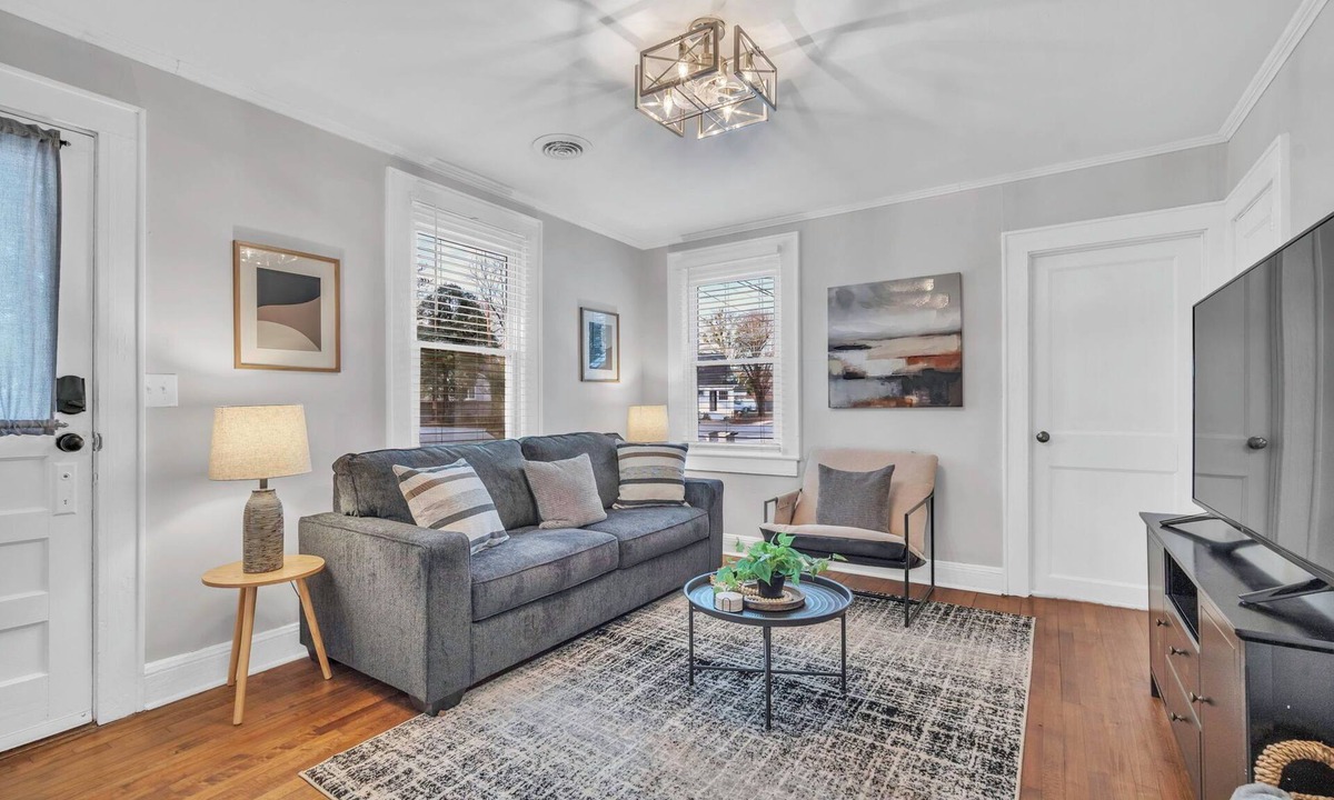 Sans Souci House | 2Br/2Ba w/Patio and Workspace walk to Cherrydale