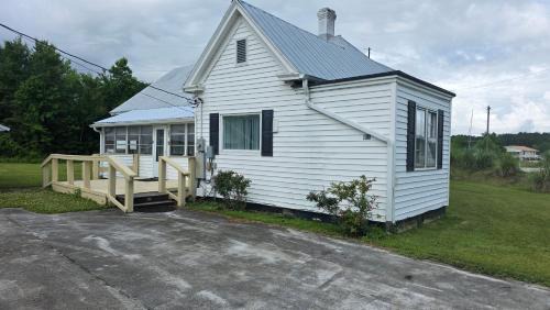 Core Creek Villa | 3 Bdrm Country Farmhouse with Free Boat Ramp Access