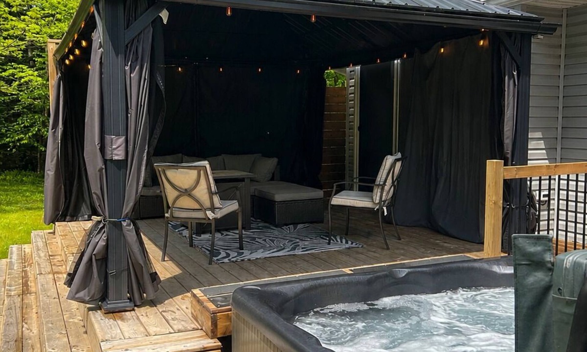 Upper Sackville House | 3 Bedroom Retreat w/Hot Tub