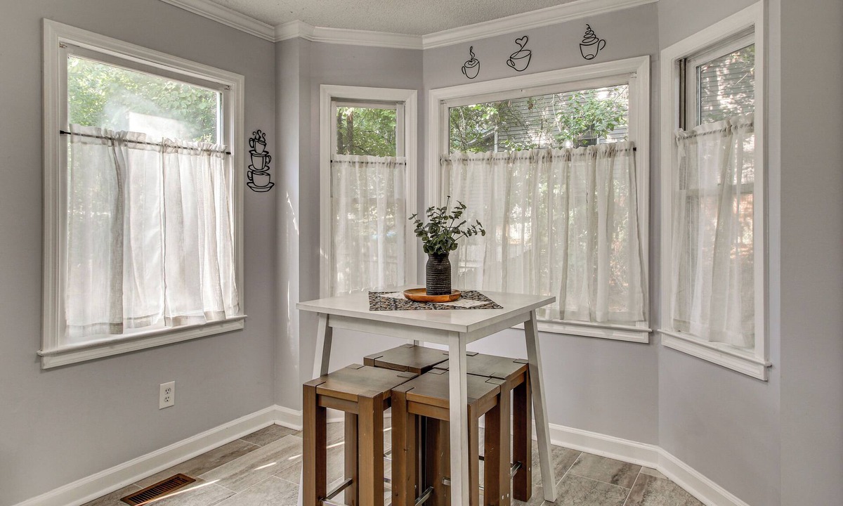 Lexington Cottage | 3 Mi to Marina: Quiet Getaway w/Deck in Lexington