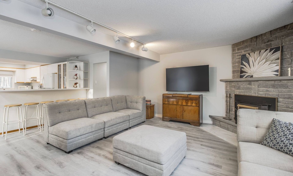 Lafontaine House | 3-Min Walk to Sandy Beach | 3BR Georgian Bay Cottage | Fire Pit + BBQ!