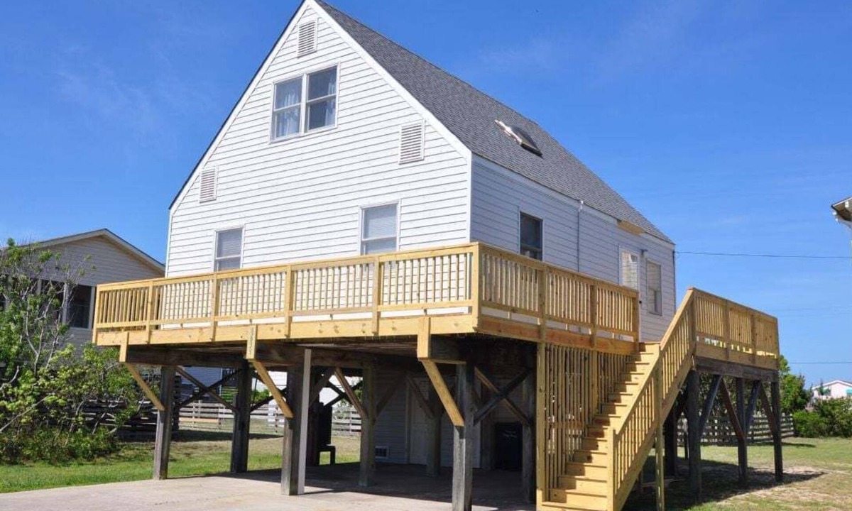 South Nags Head House | 319 Wrap-Around Decking and Deeded Beach Access!