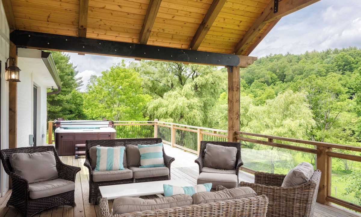 Boone House | 36 Private Acres on the New River