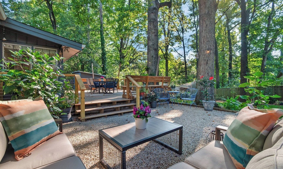 Starmount House | 3BR Garden Oasis Walk to Light Rail SouthPark & Uptown