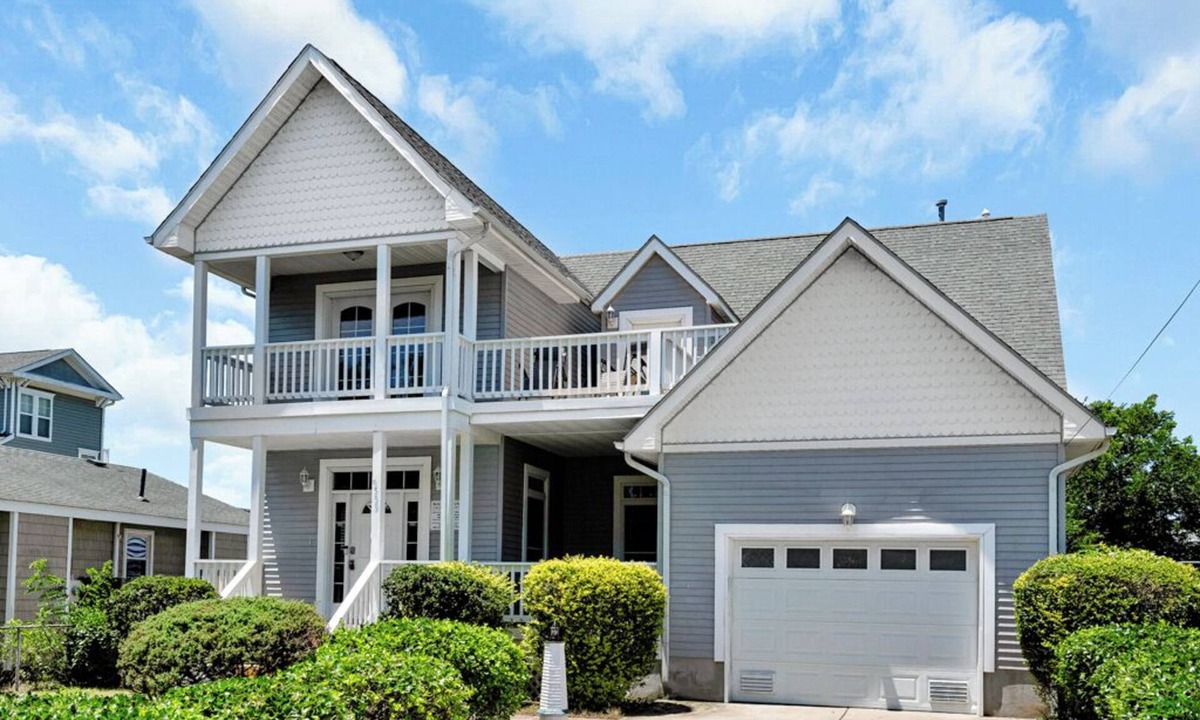 East Ocean View House | 4 BR Beach Retreat - 2 Suites - Dogs Welcome