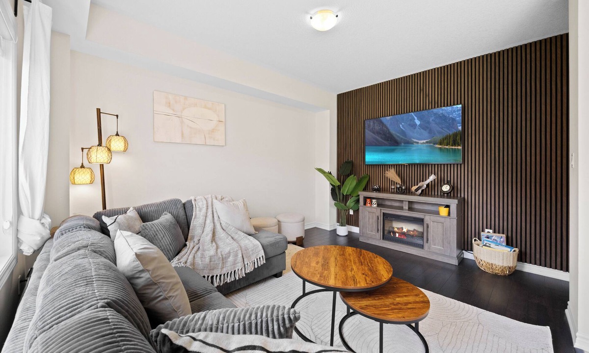 County of Brant House | 4BR Detached ~100% Private and Spotless ~PingPong
