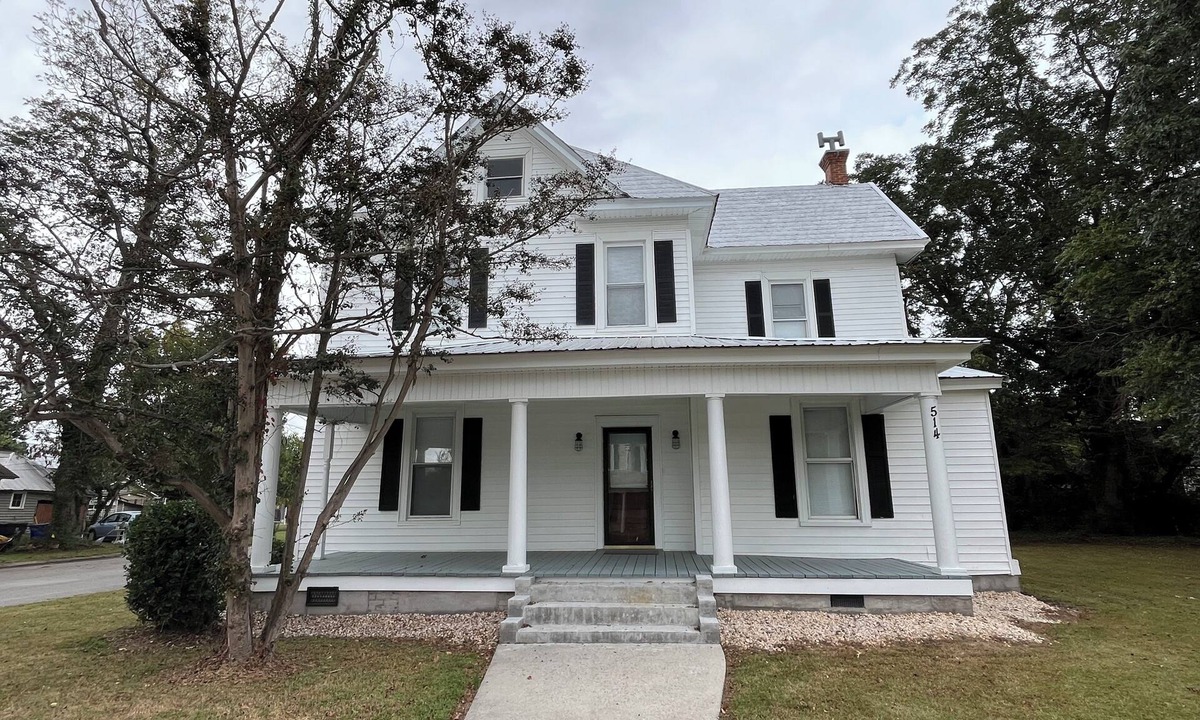 Durants Neck House | 5-bedroom home in Historic Hertford - The Penn Ave Retreat
