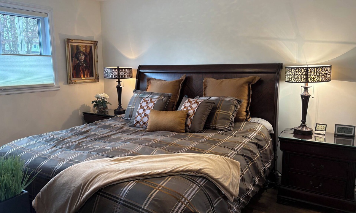 Granby House | 5 minutes from Granby Zoo with spa