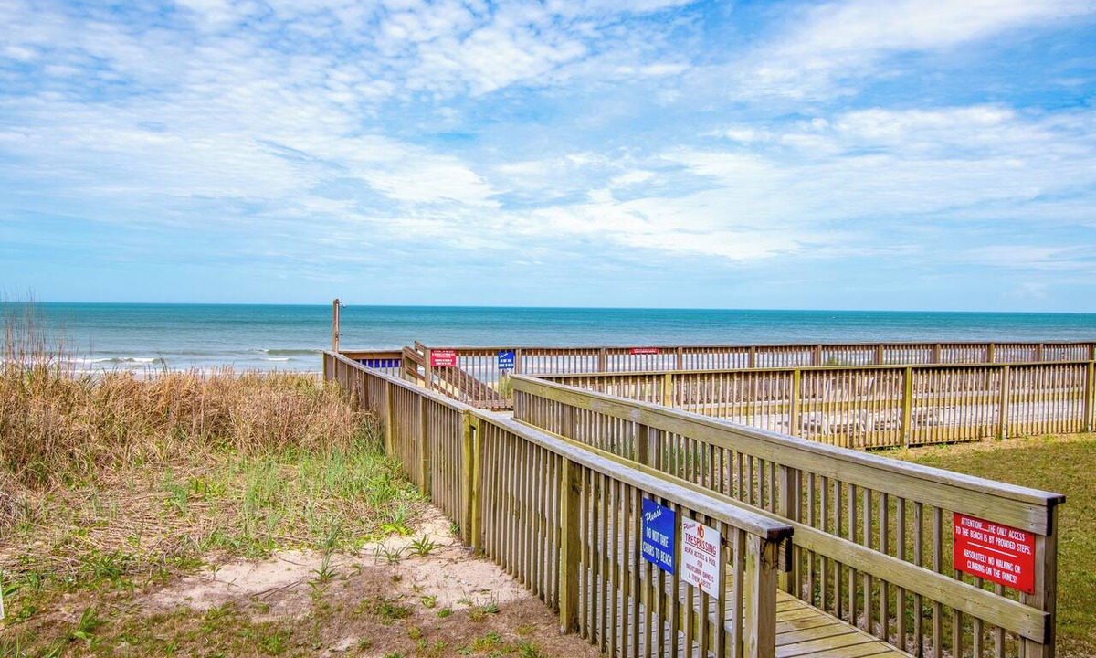 South Nags Head Condo | 5739- The Yachtsman - Nags Head Oceanfront Condo Near Jennette's Pier