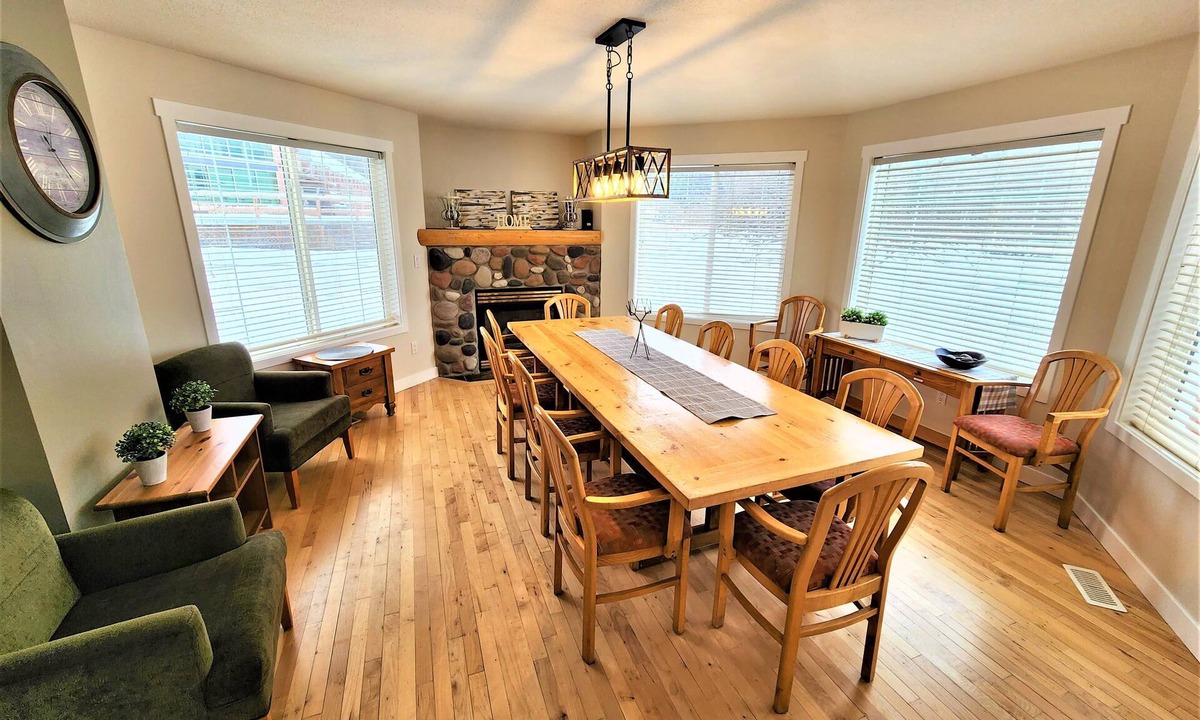 Fernie House | 7BD | Family & Friends | 360 Views ! | A/C |Sauna