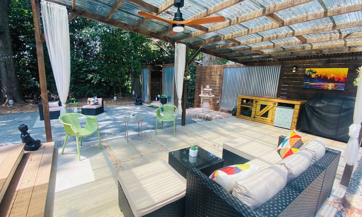 Prosperity Church Road House | 7min to Uptown - 2 Ensuites Suites w/Veranda