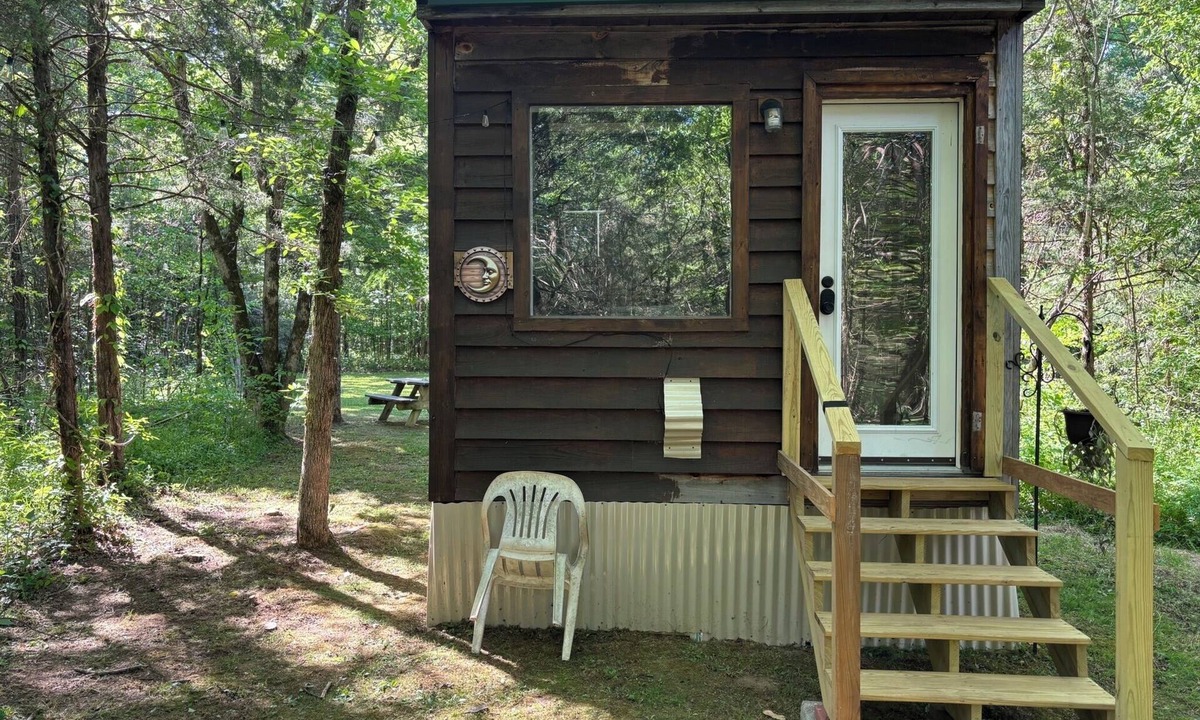 Columbia Apartment | A private tiny guest house tucked away on a quiet piece of country property.