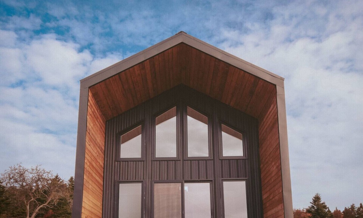 Riverport Cabin | A sanctuary of architectural restraint, unmediated coastal observation, and premium electric travel infrastructure.