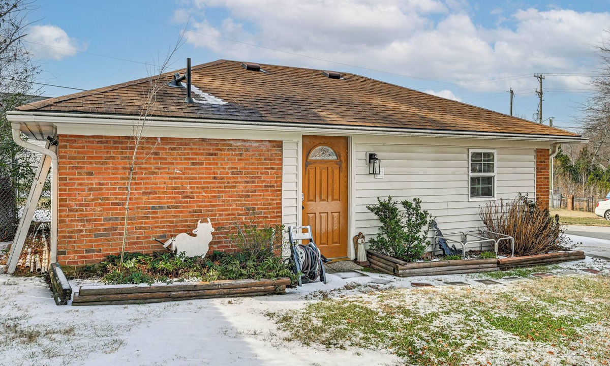 Charlotte House | 'AAG's Comfort Zone' Guesthouse 5 Mi to UNCC!