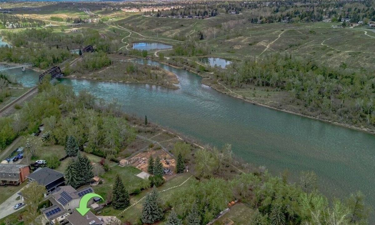 Northwest Calgary House | Almost 1/2 an acre on the Bow River, huge fenced yard, hot tub, firepit, games!
