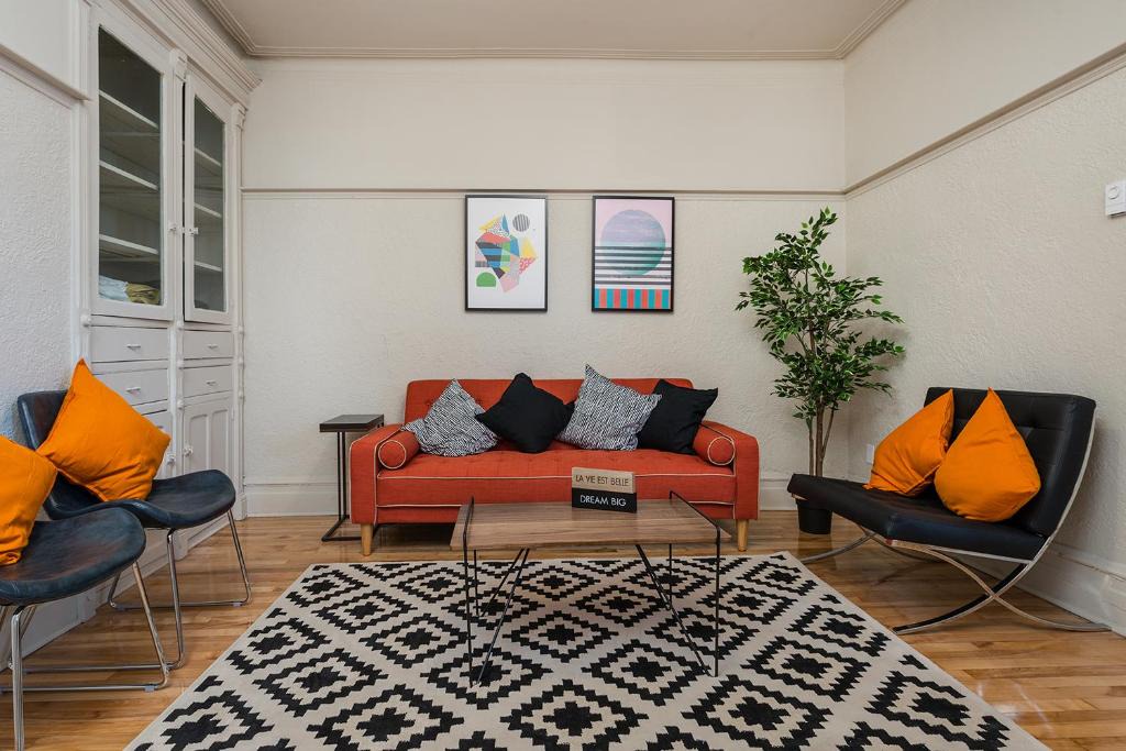 De Lorimier Apartment | Amazing 4BR on The Plateau Mont-Royal by HomeFeel