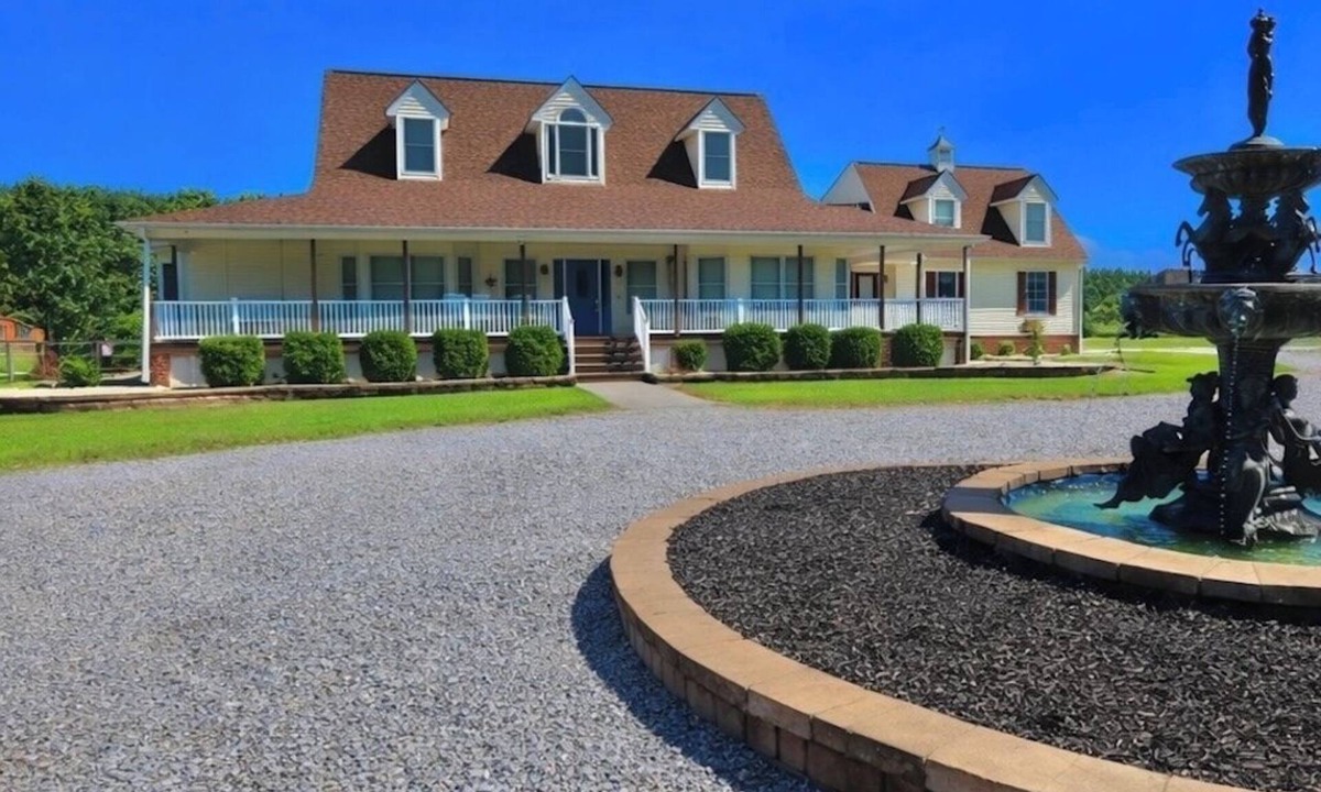 Lanexa House | America's 250 Stay-Premier Home w/POOL by Busch Gdns, Water Country USA, Wmbg