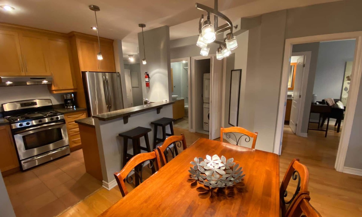Milton Park Condo | ApartHotelMontreal - 222512 Splendid Suite 304