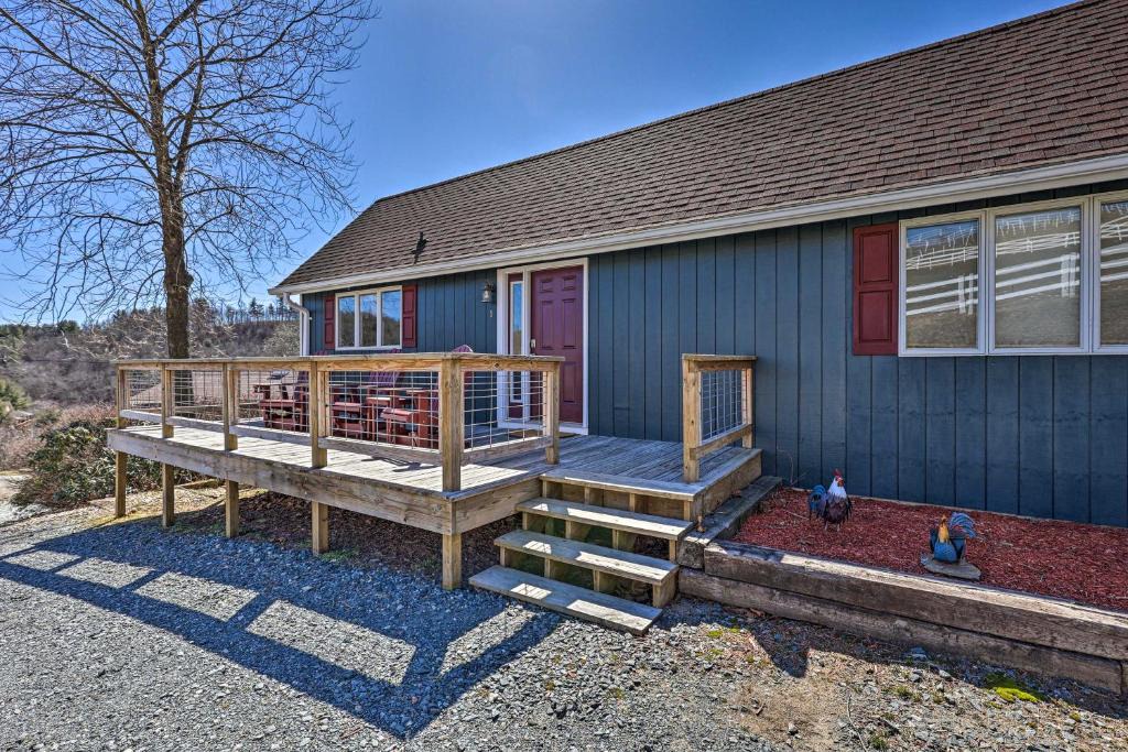 Boone Apartment | Appalachian Boone Horse Ranch Retreat with Mtn Views