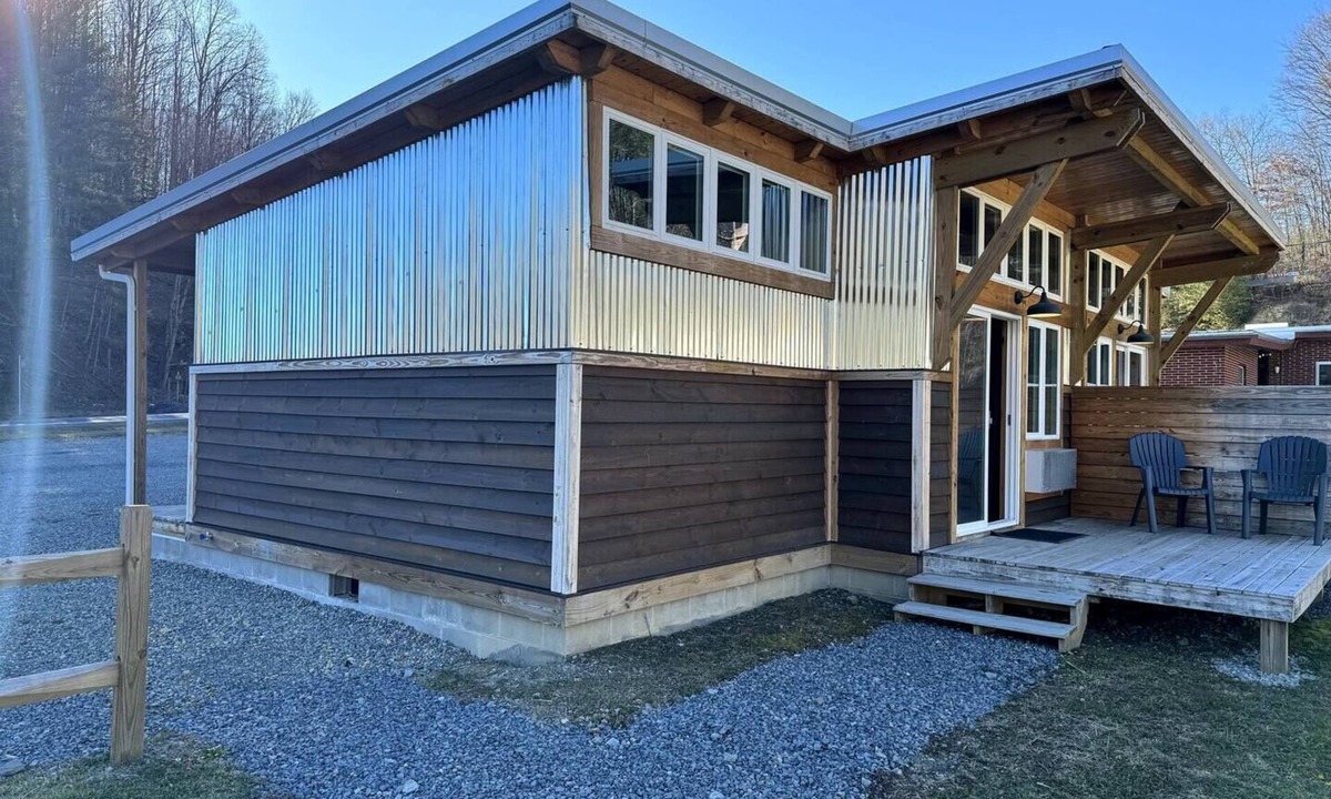 Bramwell Cabin | ATV TrailCamp: Larne's Lodge- Just seconds from the HMT Pocahontas Trailhead!
