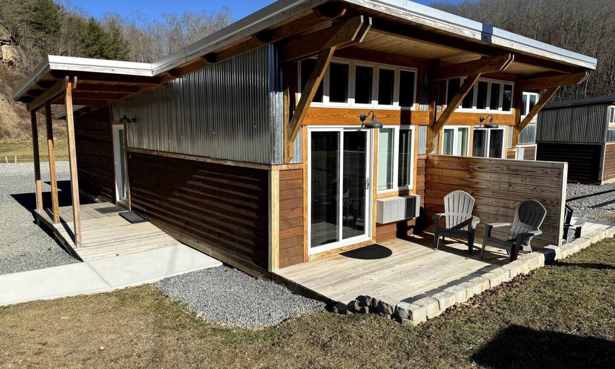 Bramwell Cabin | ATV TrailCamp: Sip's Shack- Just seconds from the HMT Pocahontas Trailhead!