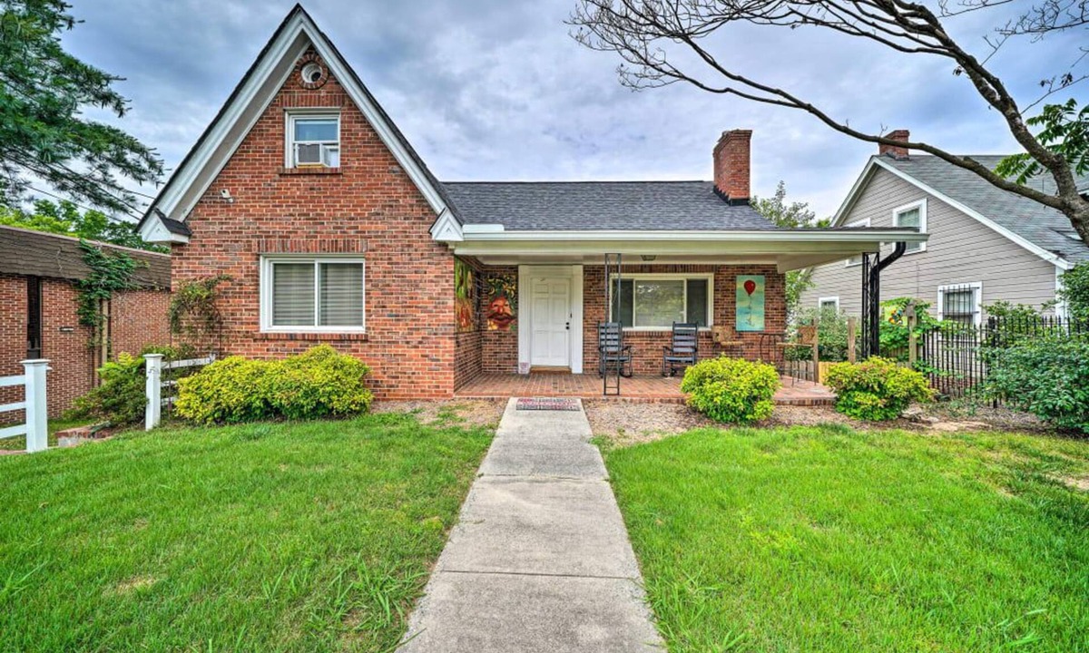 Durham House | Awesome 4-bedroom house with AC in charming Durham