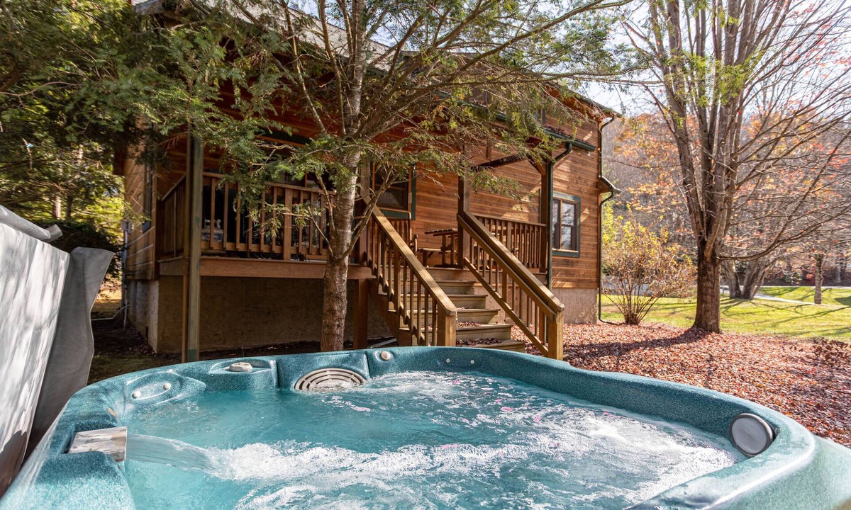 Boone Cabin | Baird's Creek Cabin Cozy Cabin, Close to Golf, Creekside