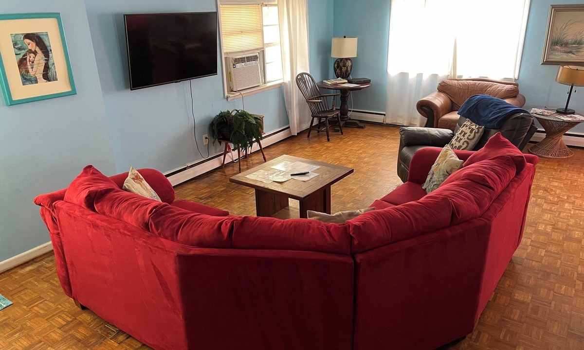 Cottage Line House | Beach Front on the Bay - Pet Friendly, Wi-Fi, Parking, Large Water front Deck