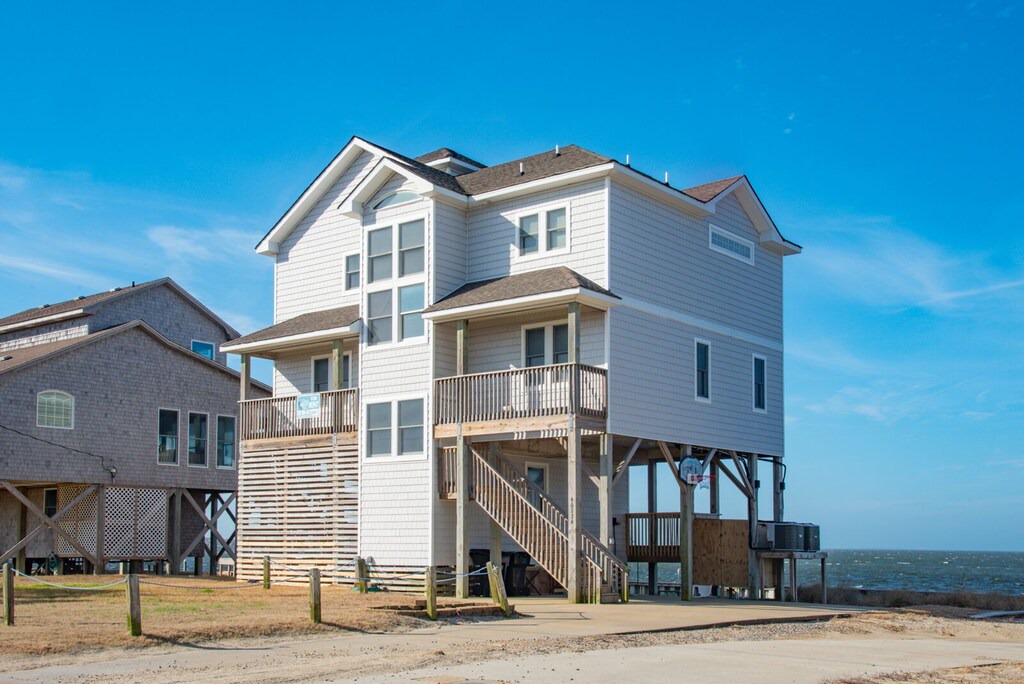 Brigands' Bay House | Beach Serendipity Too - Upscale 3 Bedroom SoundFront Home in Frisco