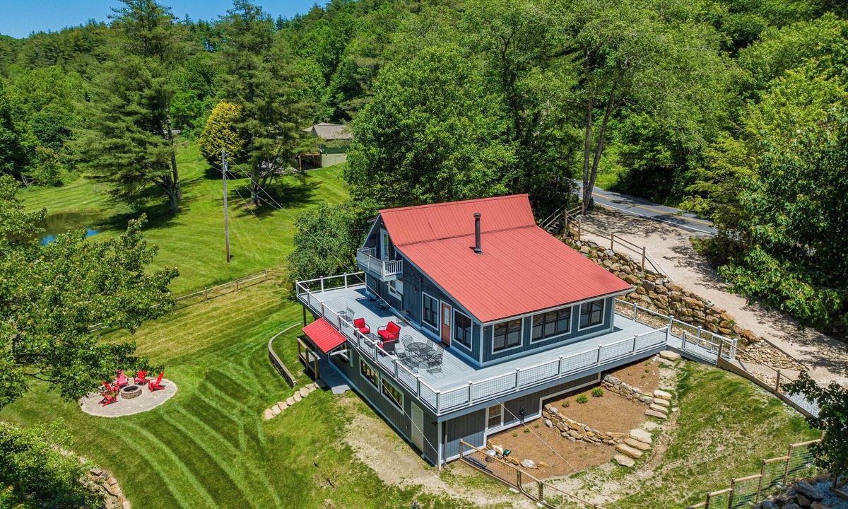 Cullowhee House | Bearfoot Retreat, Streamside Home, Pet-Friendly & only 8 minutes from Cashiers