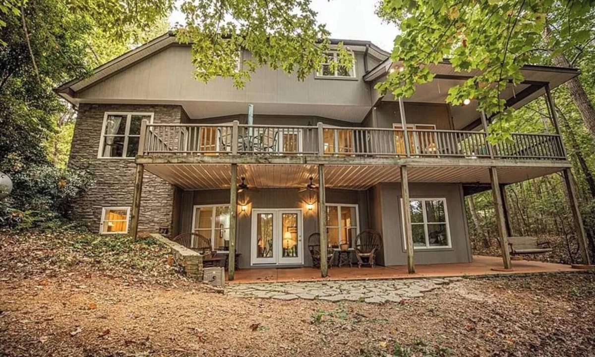 Westminster House | Beautiful 4 bedroom home on Lake Hartwell