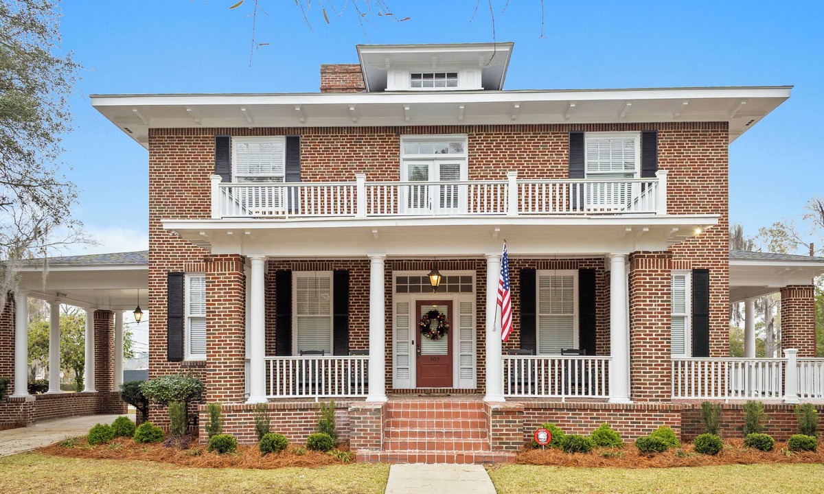 Marion House | Beautiful 5-bedroom home located in Historic Downtown Marion, SC