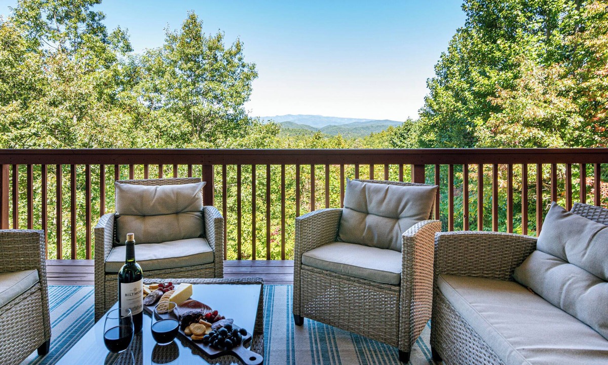 Brevard House | Beautiful house with breathtaking views and a hot tub close to Brevard!