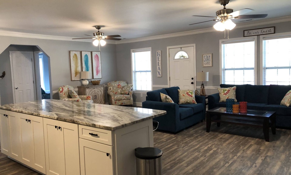 Summerton House | Beautiful lake home to make your family vacation extra special!