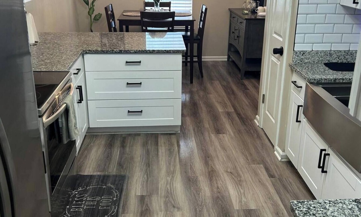 Cordova House | Beautifully renovated 3 bdrm home in Cordova w/fitness equipment and spa shower